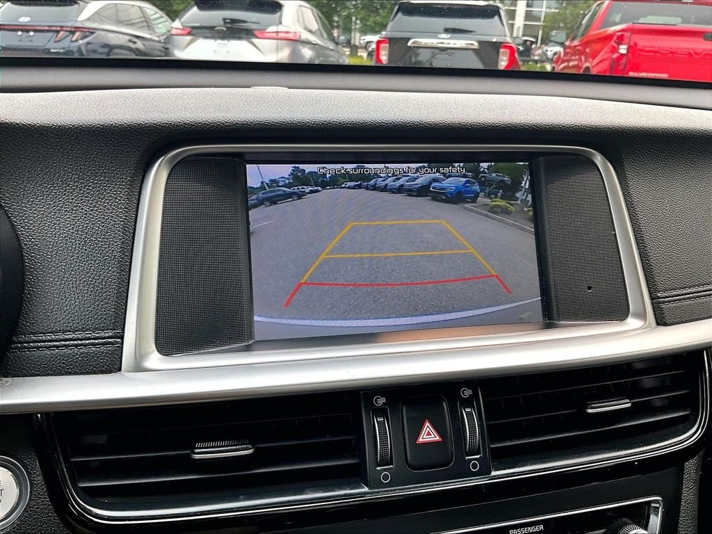 Used 2020 Silver Kia SE image 19