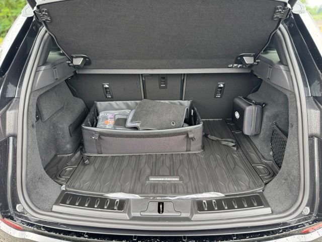 New 2026 Carpathian Grey LAND ROVER S image 10
