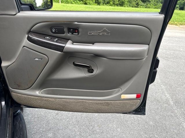 Used 2002 Black GMC Denali image 9