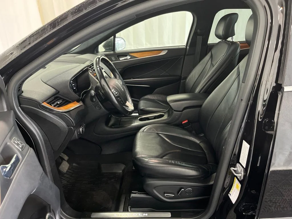 Used 2019 Black Lincoln Reserve image 4