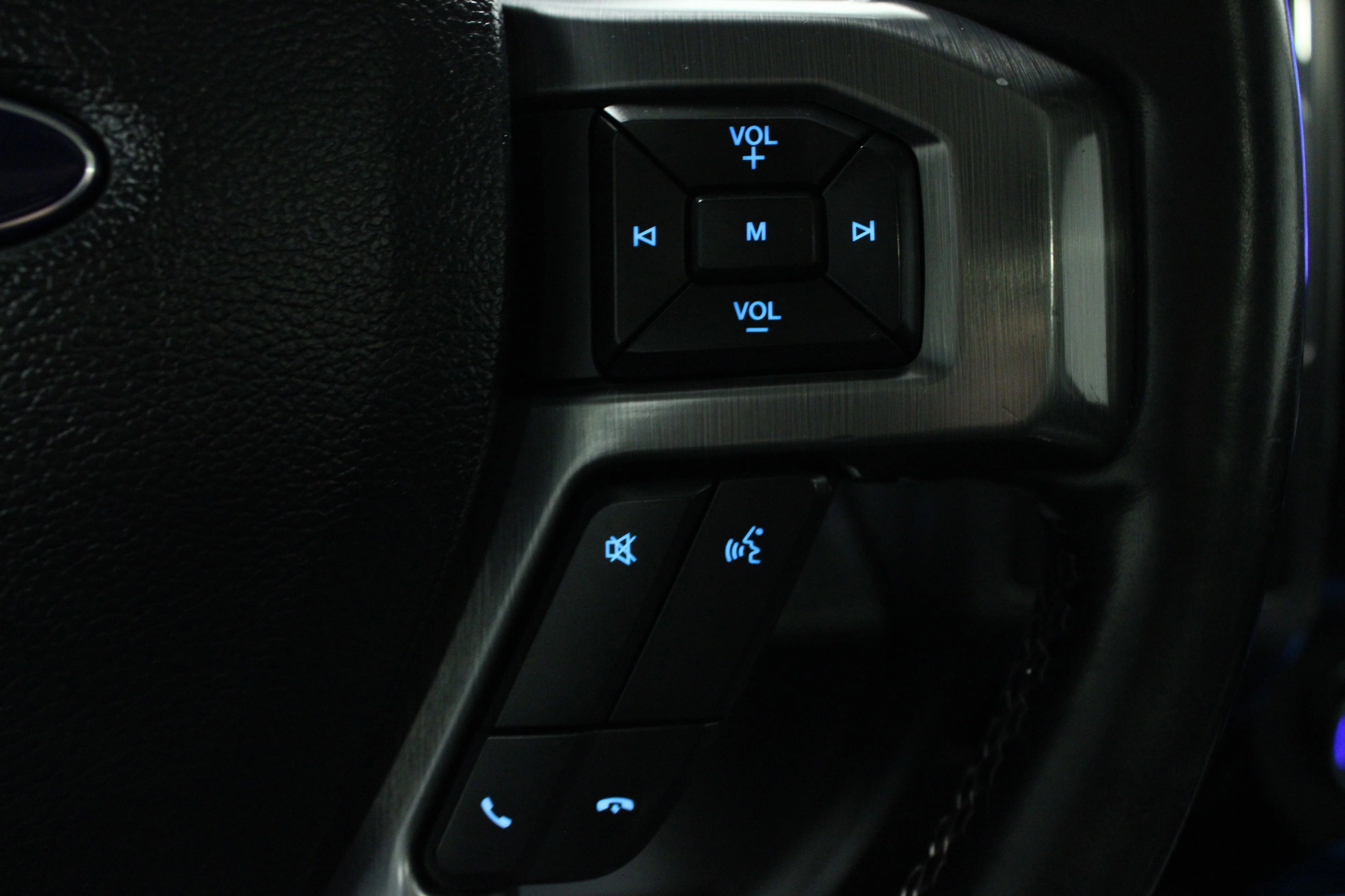 Used 2020 White Metallic Ford Platinum image 22
