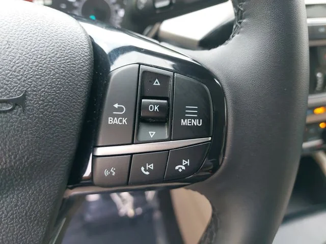 Used 2022 Blue Ford SE image 18