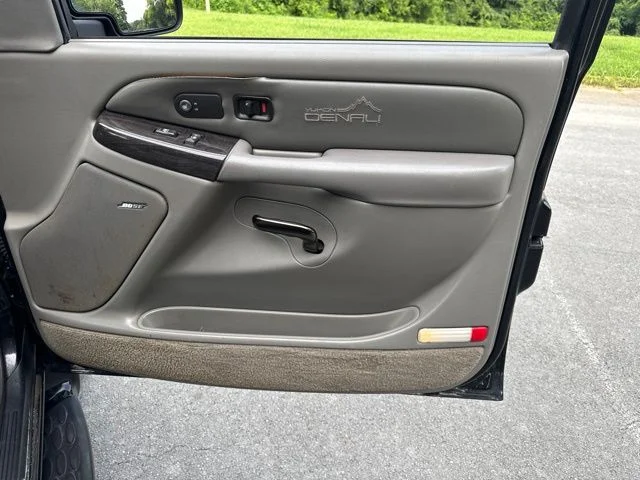 Used 2002 Black GMC Denali image 9