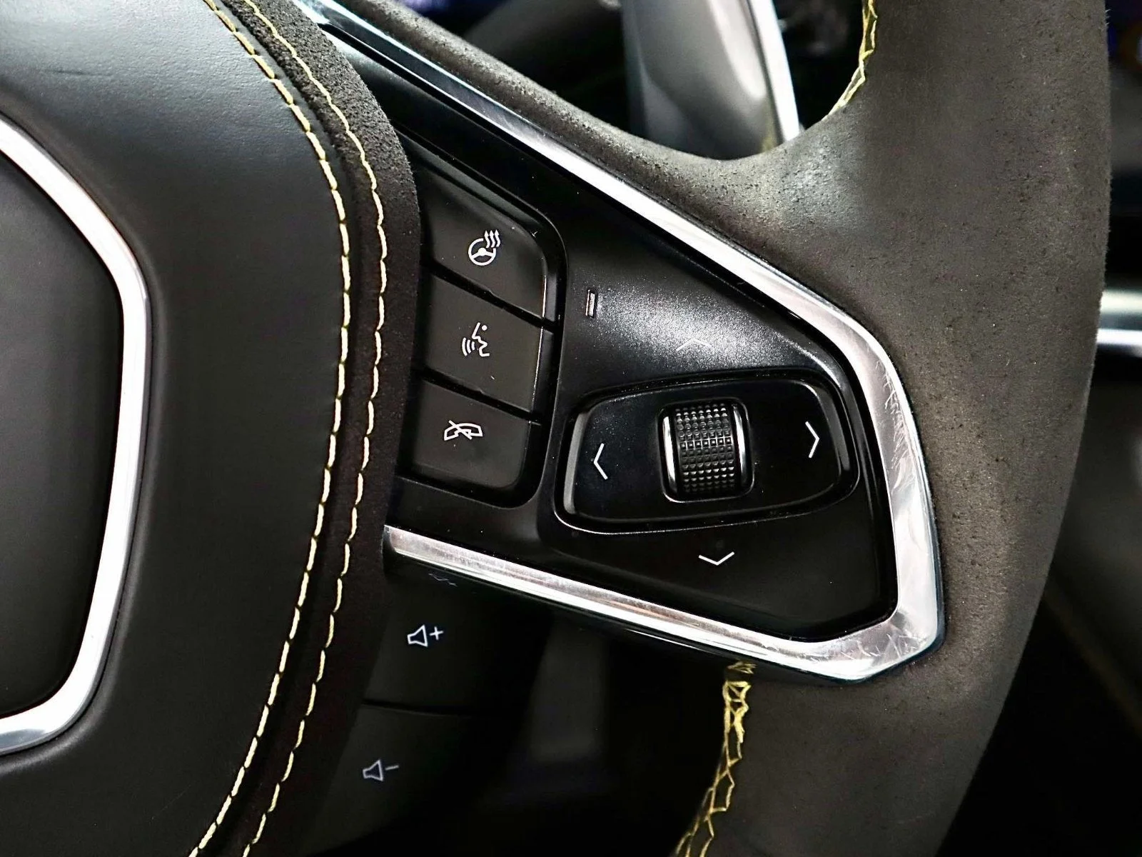 Used 2023 Black Chevrolet 3LT image 27