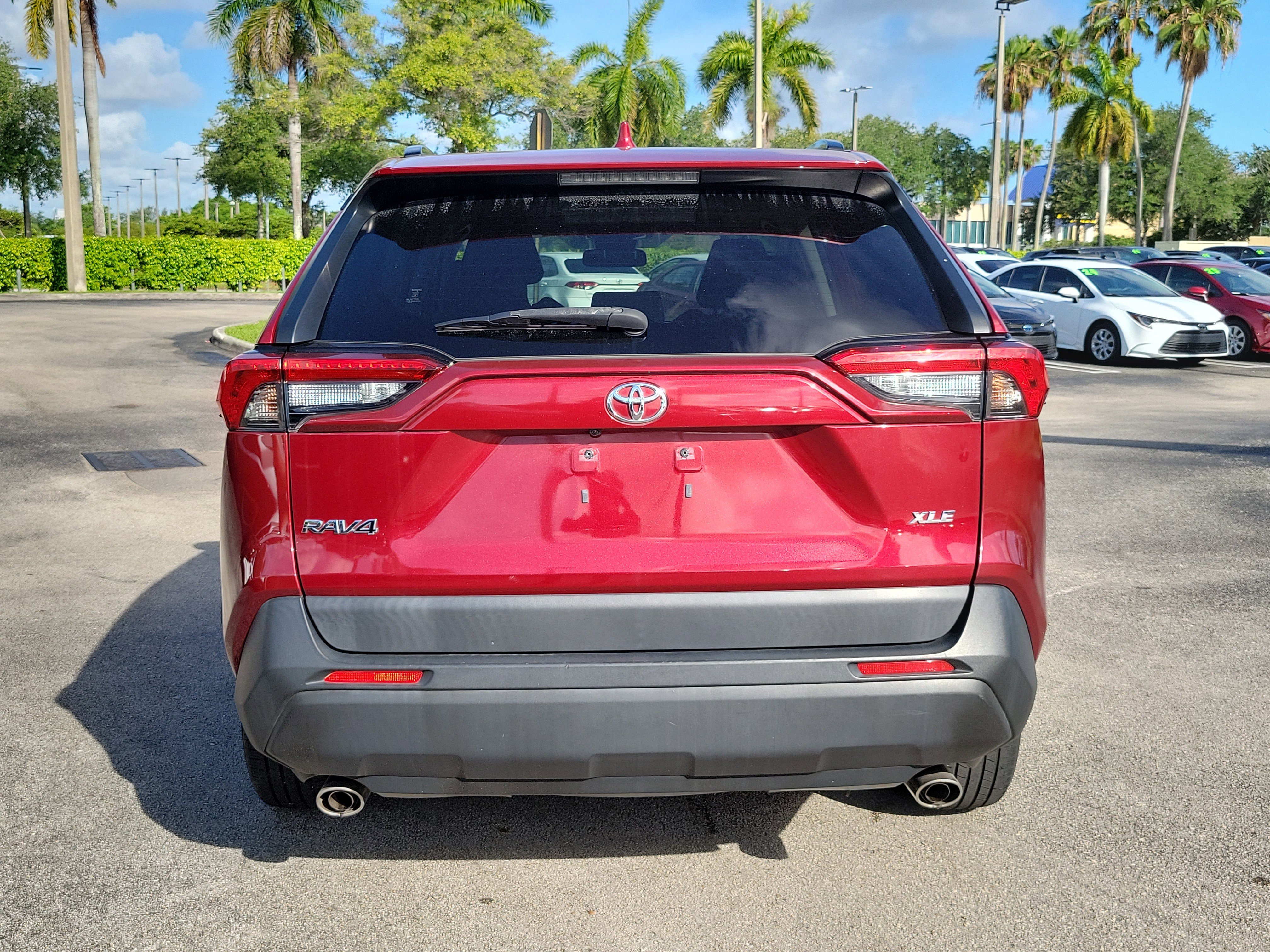 Used 2021 Pearl Toyota XLE image 5