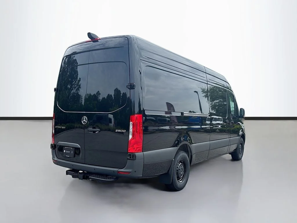 New 2026  Mercedes-Benz Cargo 170 WB image 3