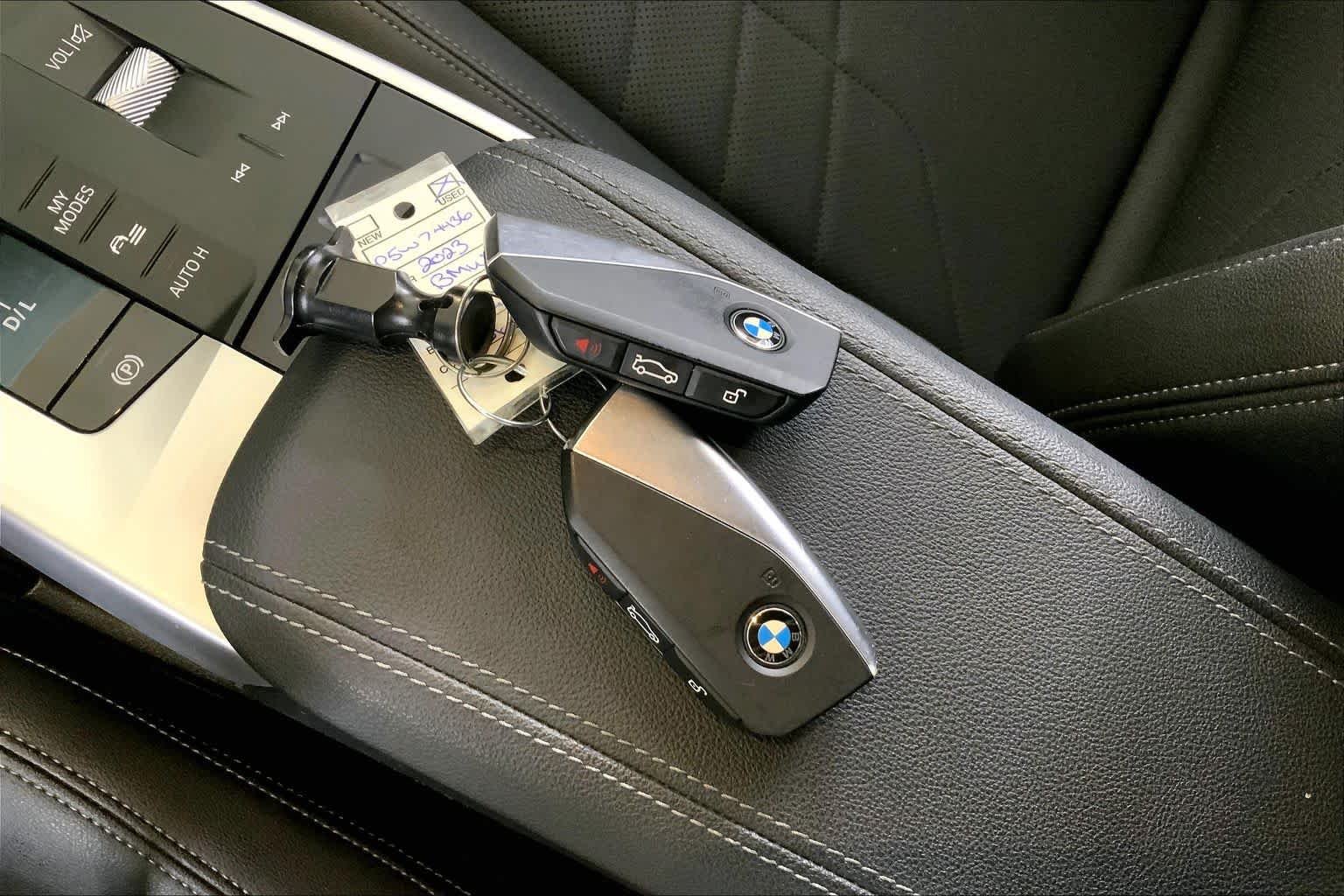Used 2023 Black Sapphire Metallic BMW xDrive28i image 14