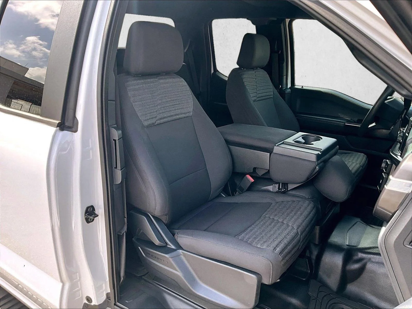 Used 2023 Oxford White Ford XL image 9