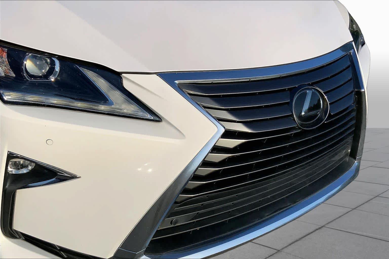 Used 2019 Eminent White Pearl Lexus  image 27