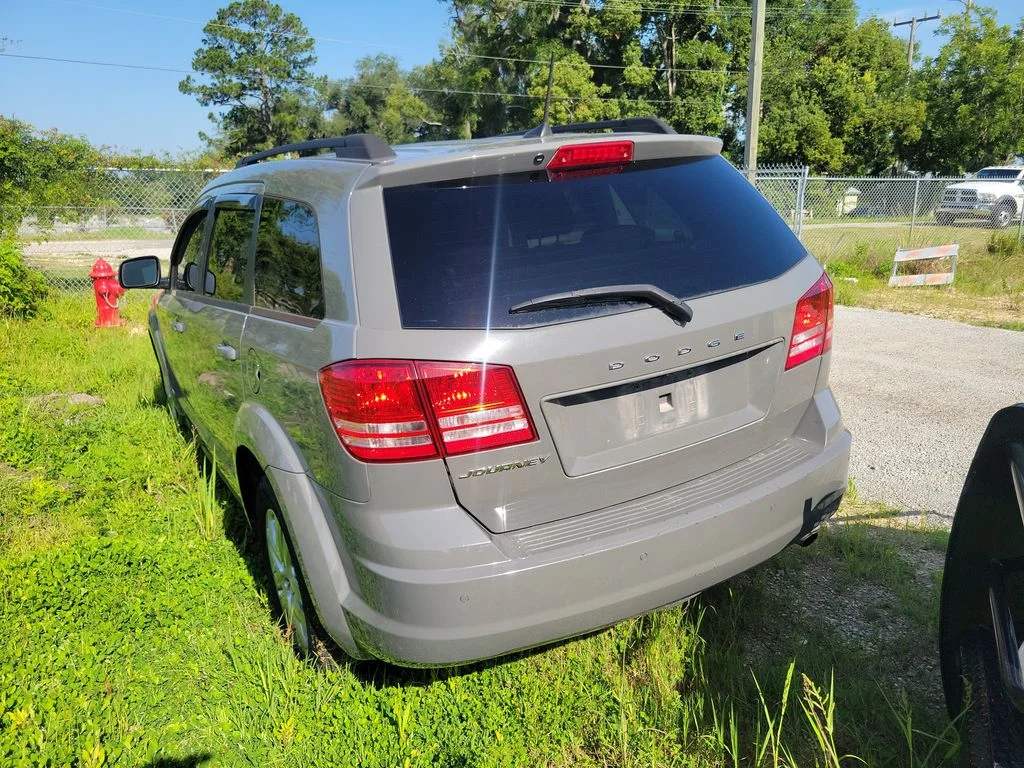 Used 2020 Gray Dodge SE image 5