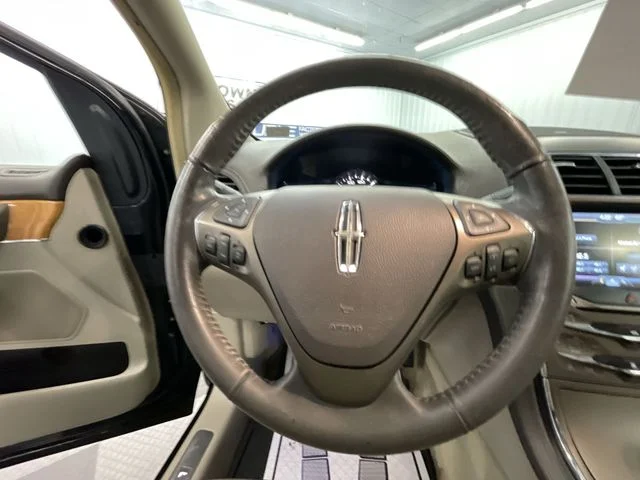 Used 2015 Tuxedo Black Metallic Lincoln Base image 14