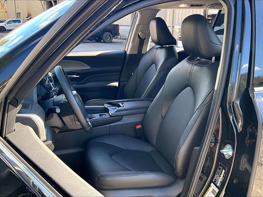 Used 2024 Midnight Black Metallic Toyota XLE image 10
