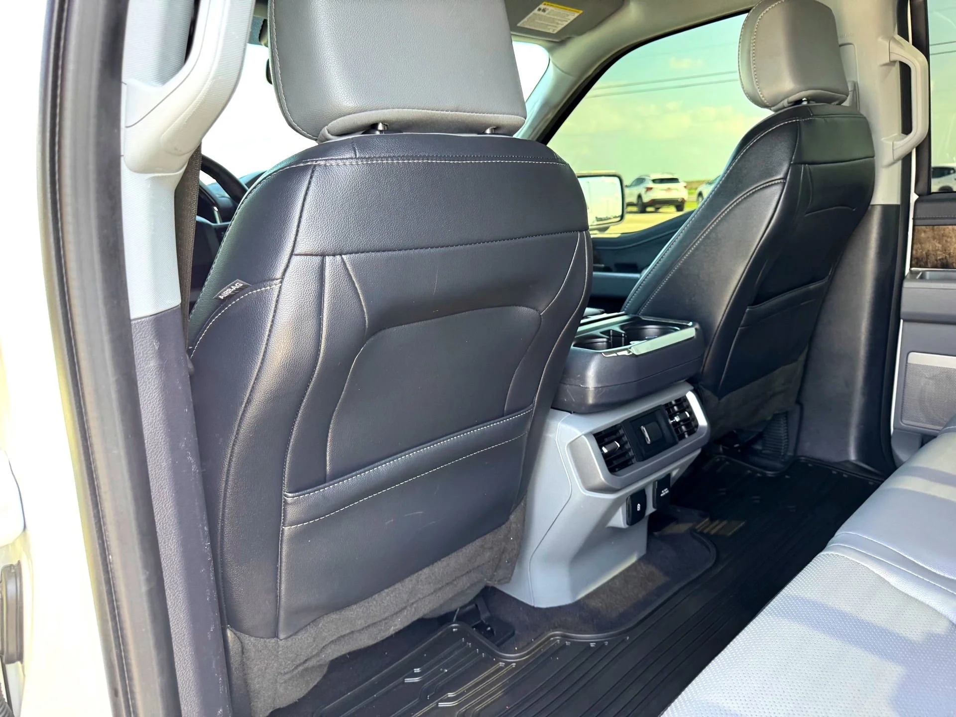 Used 2023  Ford Lariat image 17