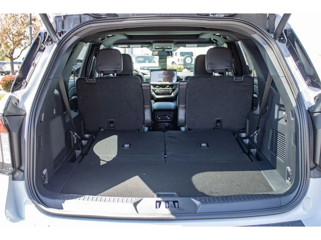 New 2026 SPACE WHITE METALLIC Ford Tremor image 13