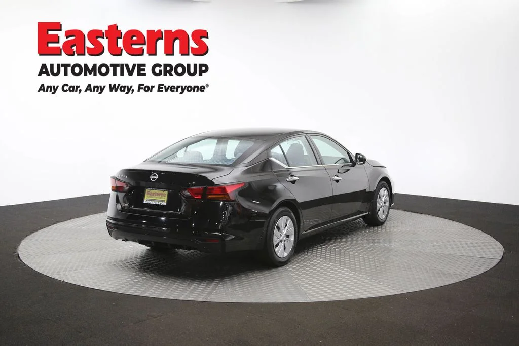 Used 2023 Black Nissan 2.5 S image 39