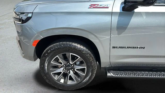 Used 2023 Gray Chevrolet Z71 image 38