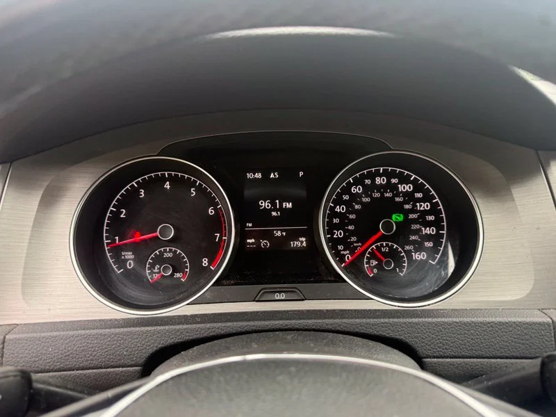 Used 2015  Volkswagen S image 6