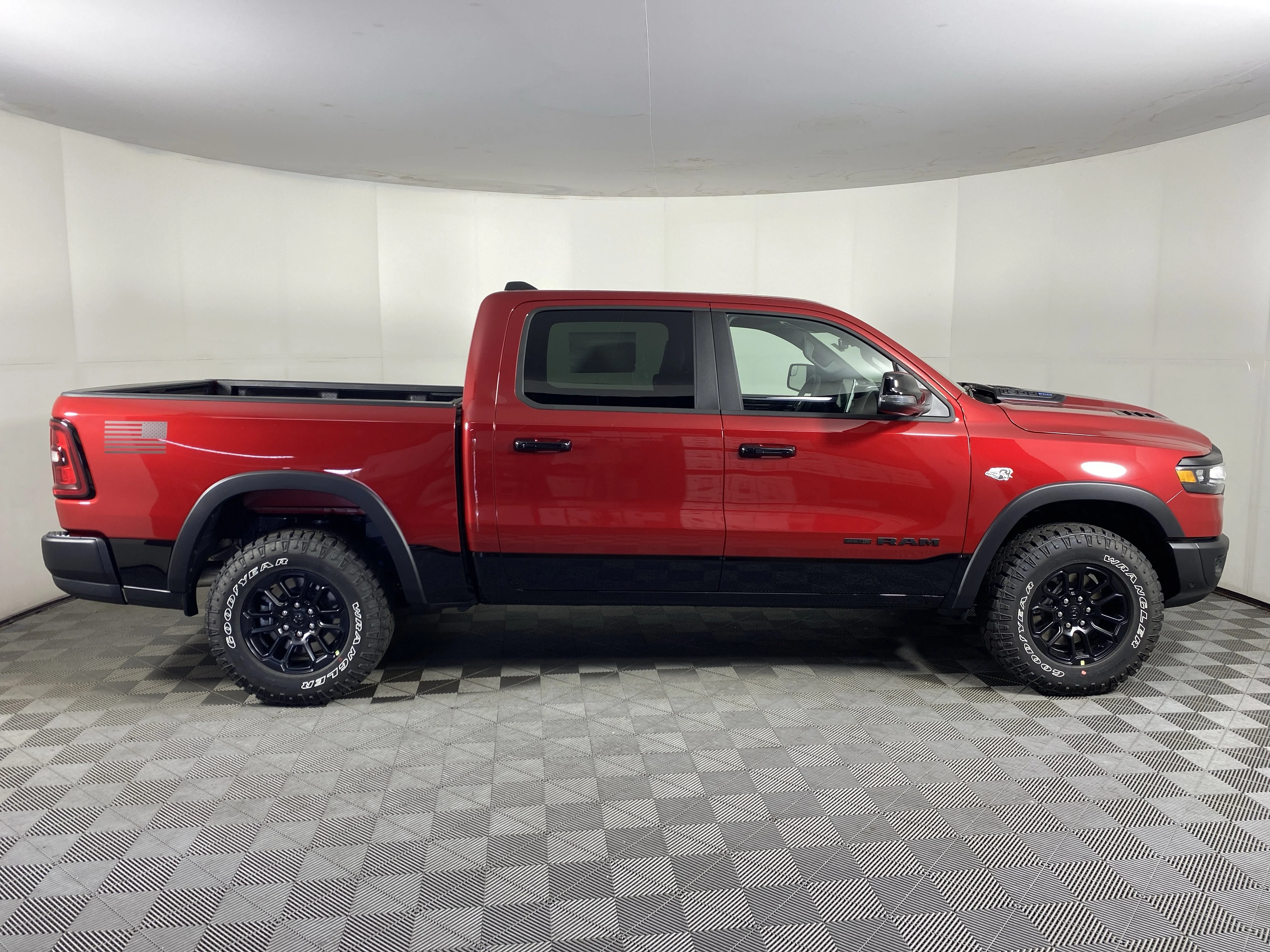 New 2026 Molten Red Pearl-Coat Exterior Paint RAM Rebel image 7