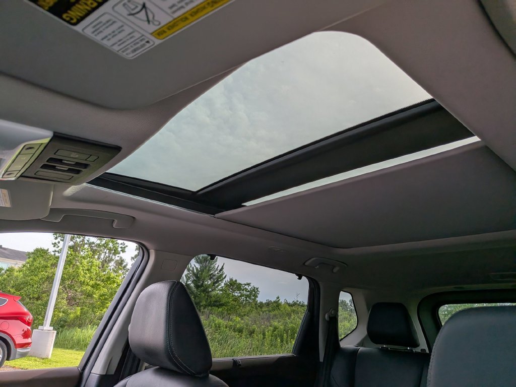 Used 2021 Orange Nissan SL image 18