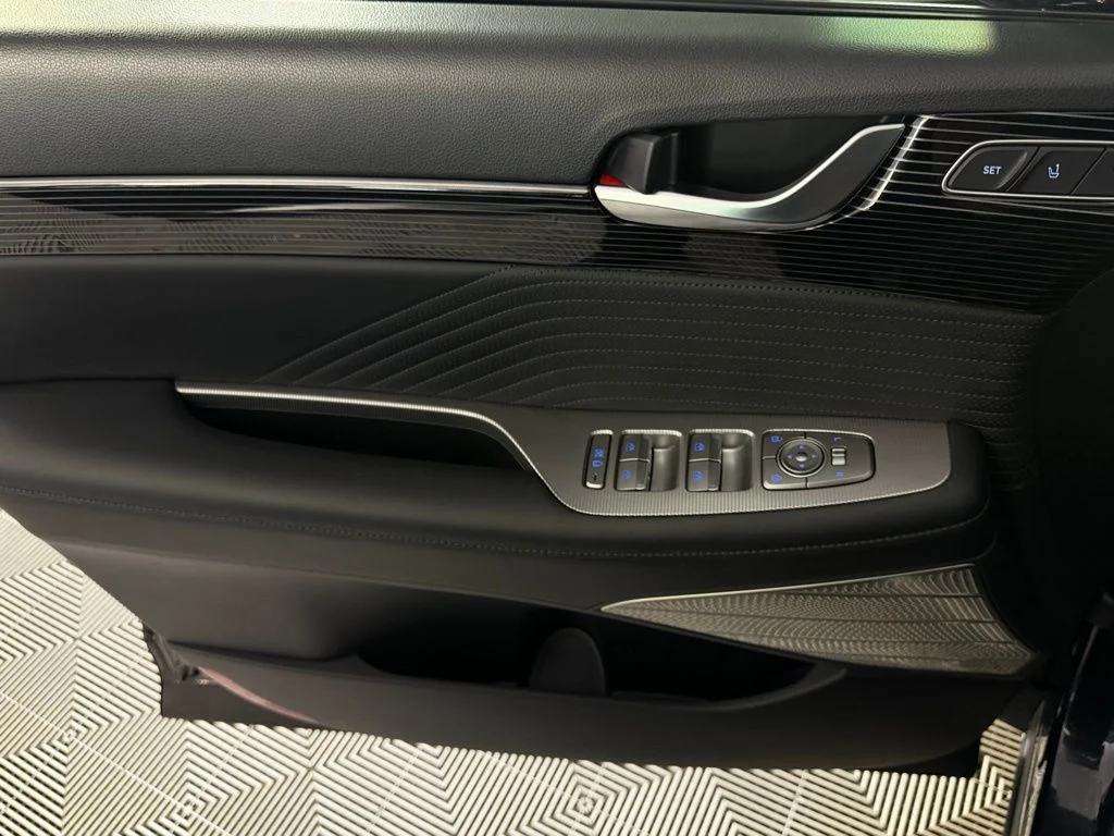 Used 2024 White Hyundai Calligraphy image 27