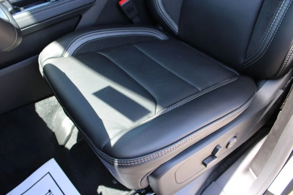 New 2026 Diamond Black Crystal Pearl-Coat Exterior Paint Ram RHO image 16