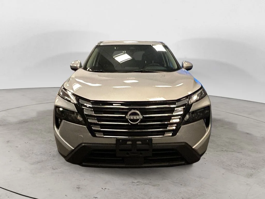 Used 2025 Brilliant Silver Nissan SV image 9