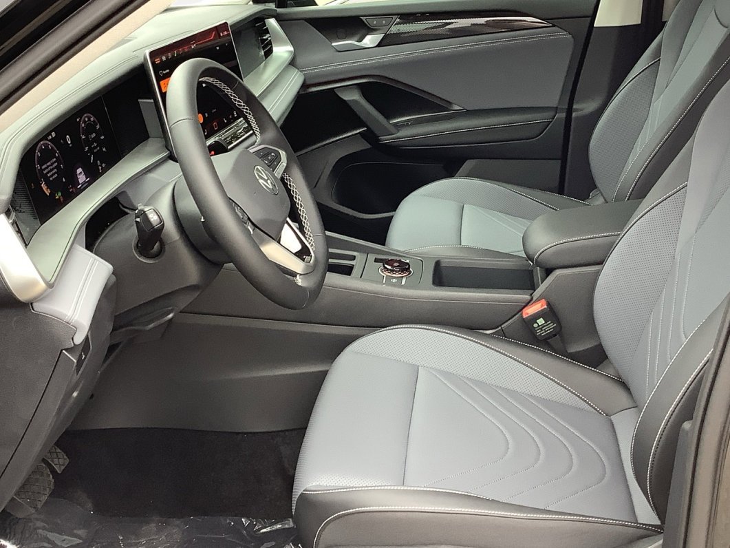 New 2026 PLATINUM GRAY Volkswagen SE image 27