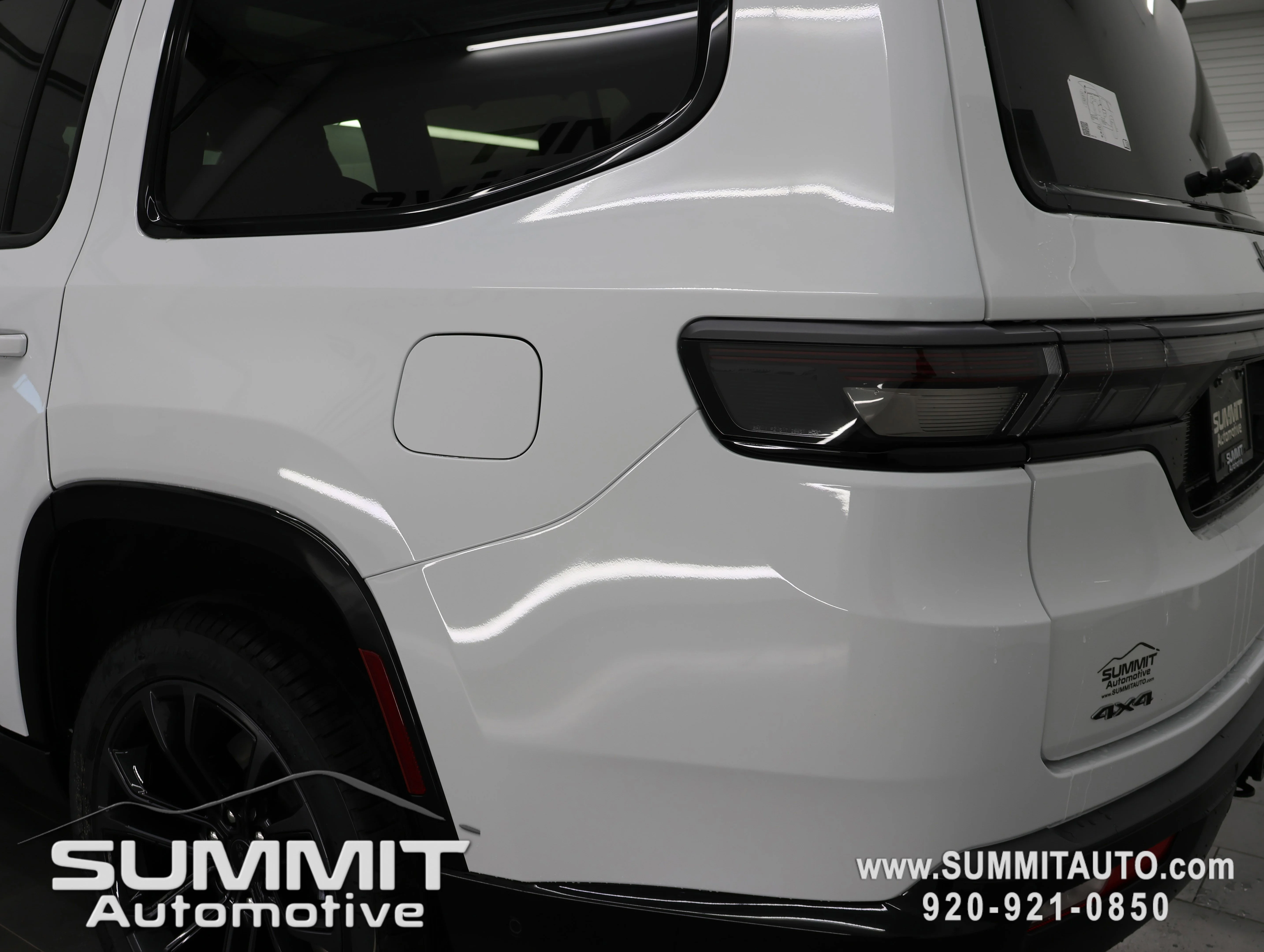 New 2026 Bright White Clear-Coat Exterior Paint Jeep Summit Obsidian image 37