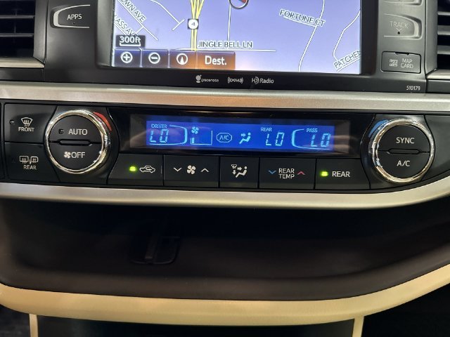 Used 2017 White Toyota XLE image 21