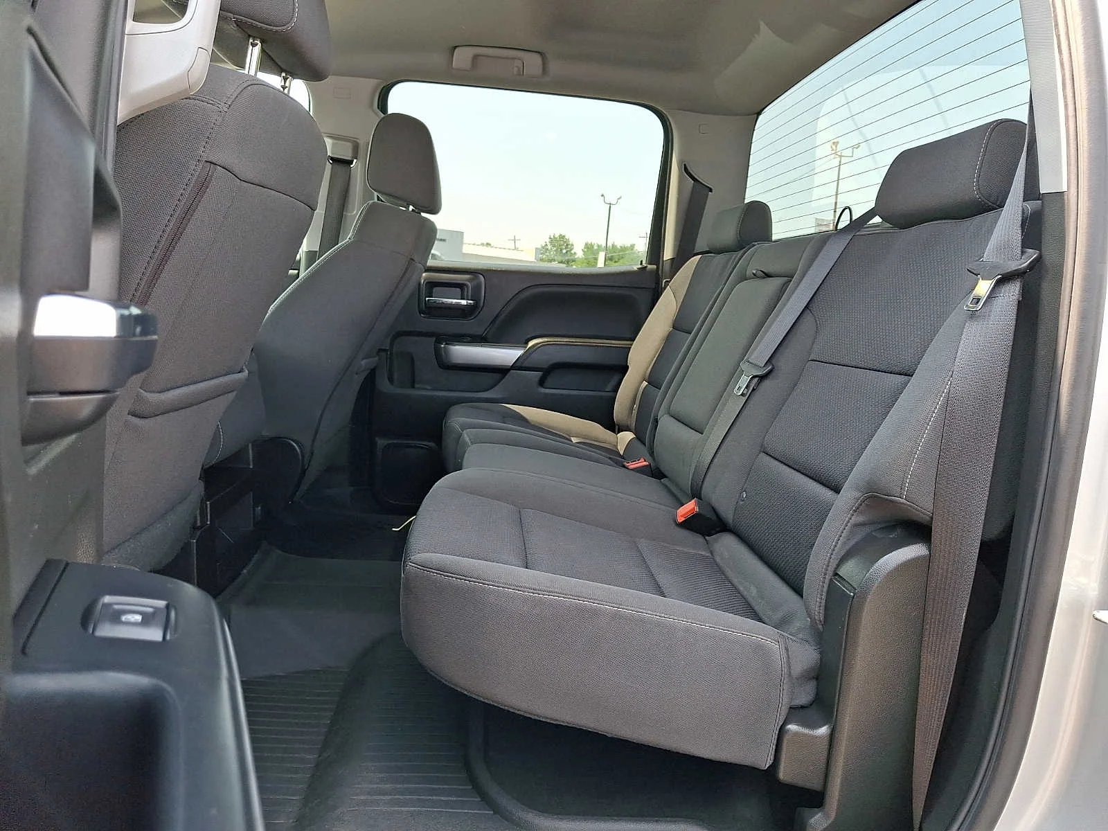 Used 2018 Silver Ice Metallic Chevrolet LT image 10
