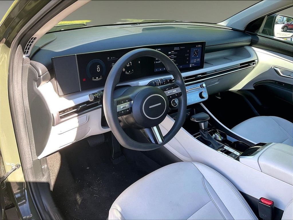 Used 2025 Green Hyundai SEL image 8