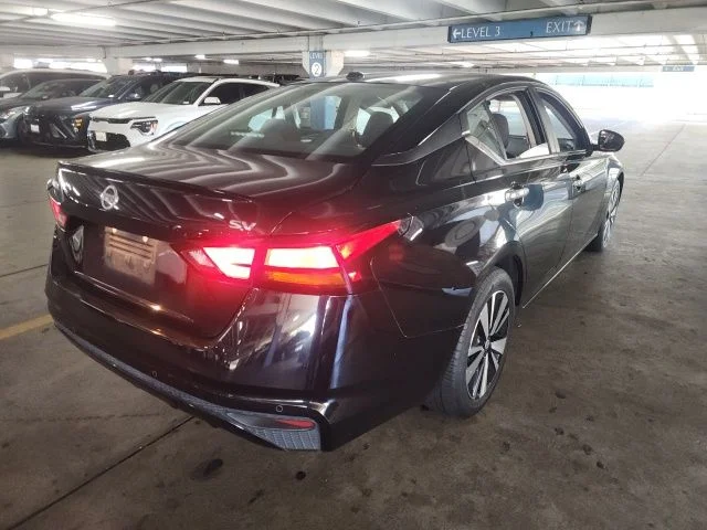 Used 2022 Black Nissan 2.5 SV image 3