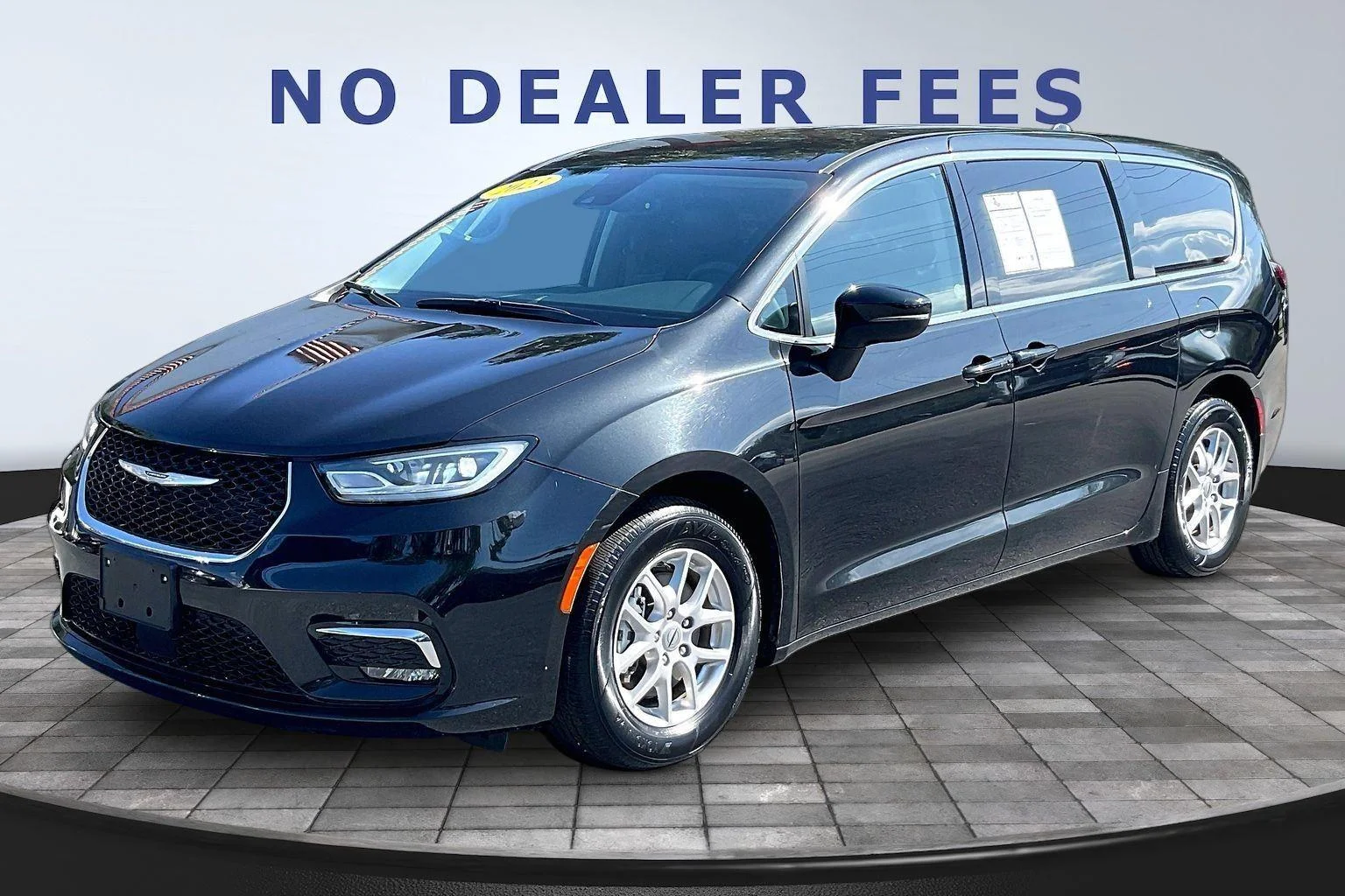 2023 Chrysler Pacifica Touring L's photo