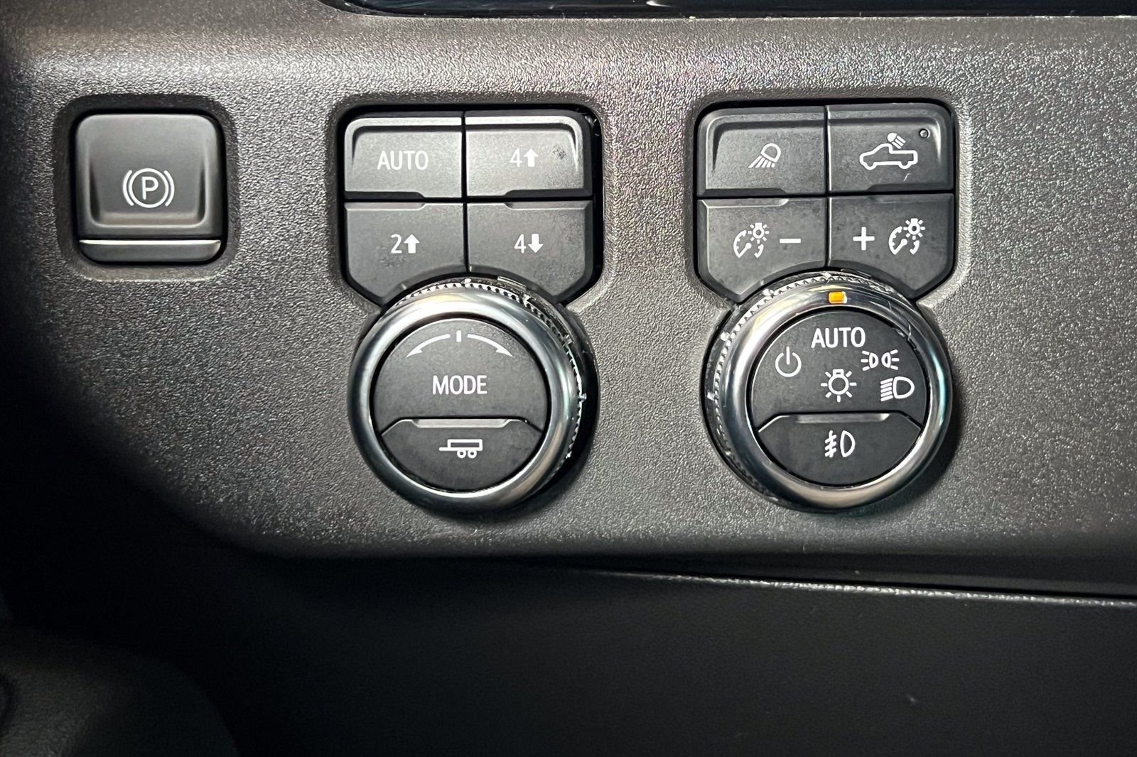 Used 2023 Silver GMC SLT image 31
