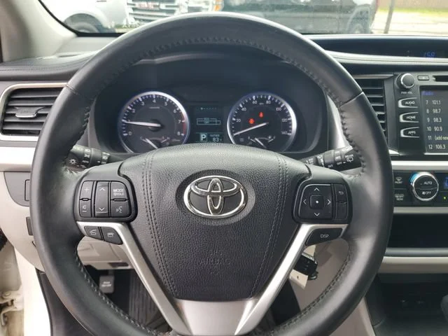 Used 2016 Blizzard Pearl Toyota LE Plus image 10