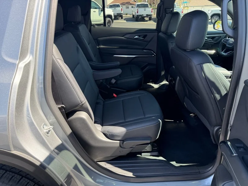 Used 2025 Sterling Gray Metallic Chevrolet LT image 21