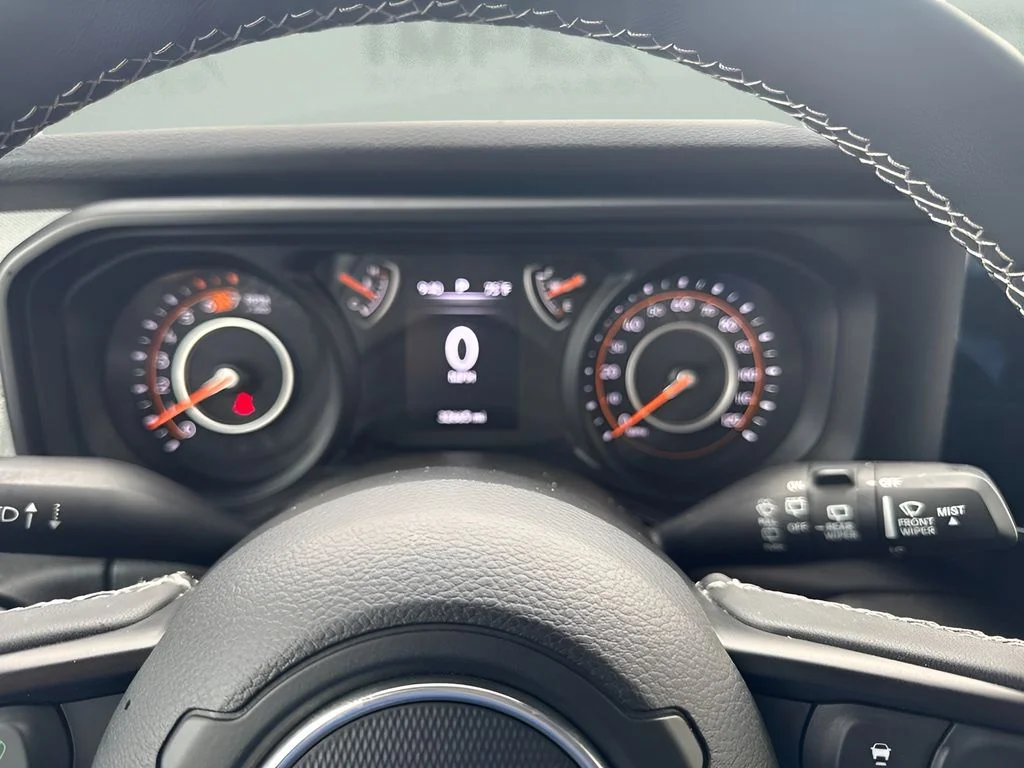 Used 2025 White Jeep Sport S image 21