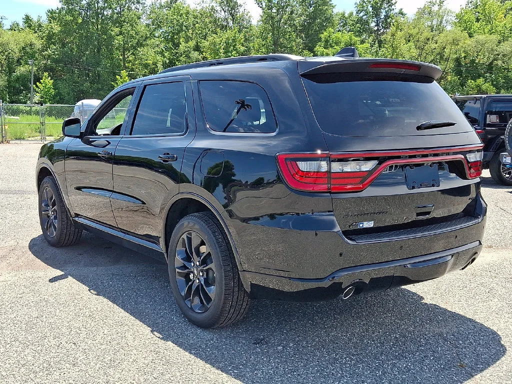 New 2026 Diamond Black Clear-Coat Exterior Paint Dodge GT Plus image 6
