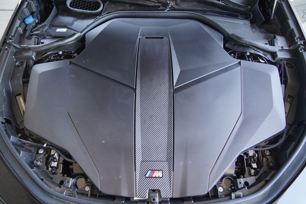 New 2026 Black Sapphire Metallic BMW M70 image 21
