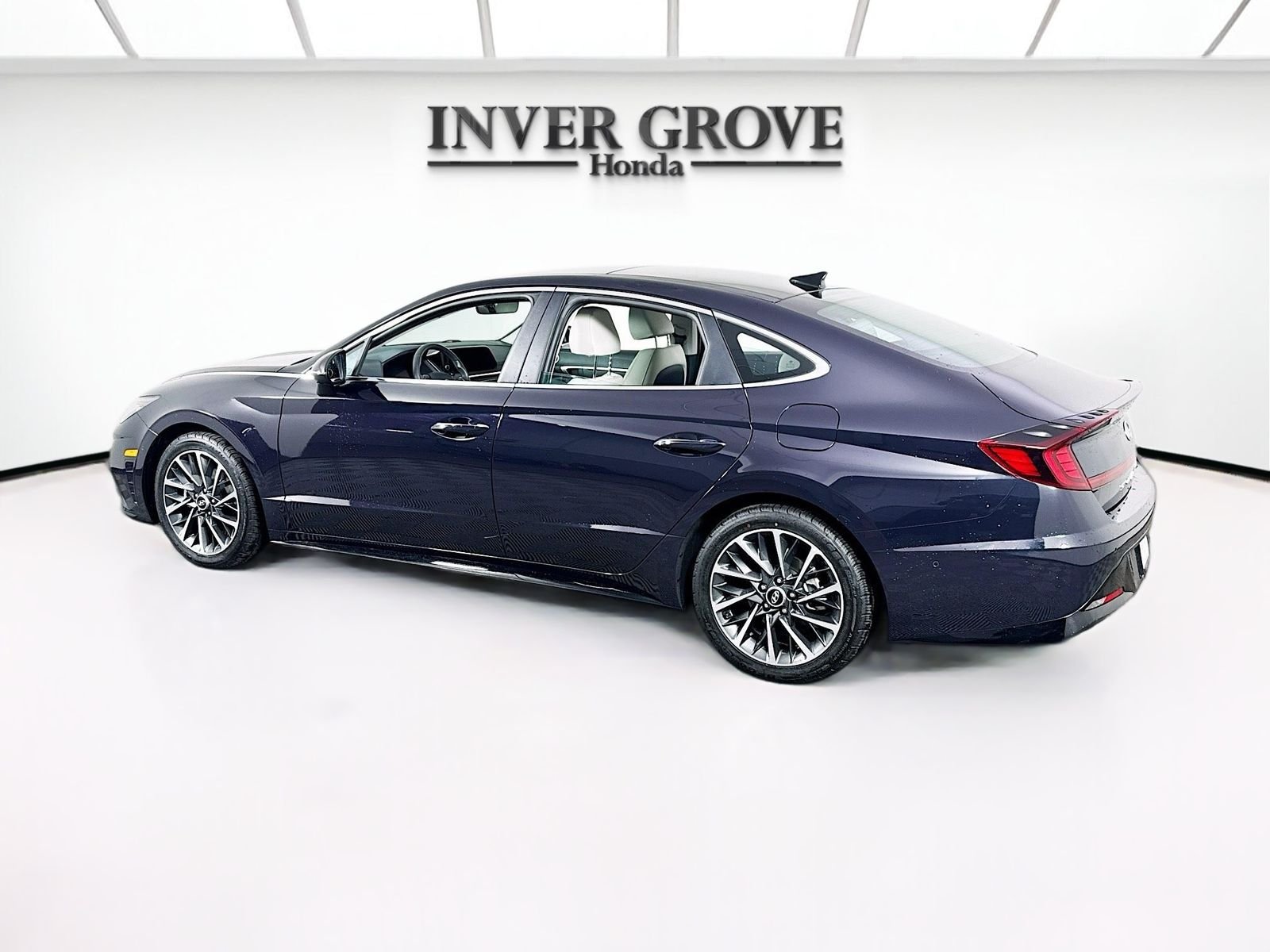 Used 2023 Carbon Blue Hyundai Limited image 7