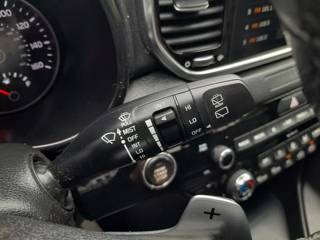 Used 2022 White Kia Nightfall image 17