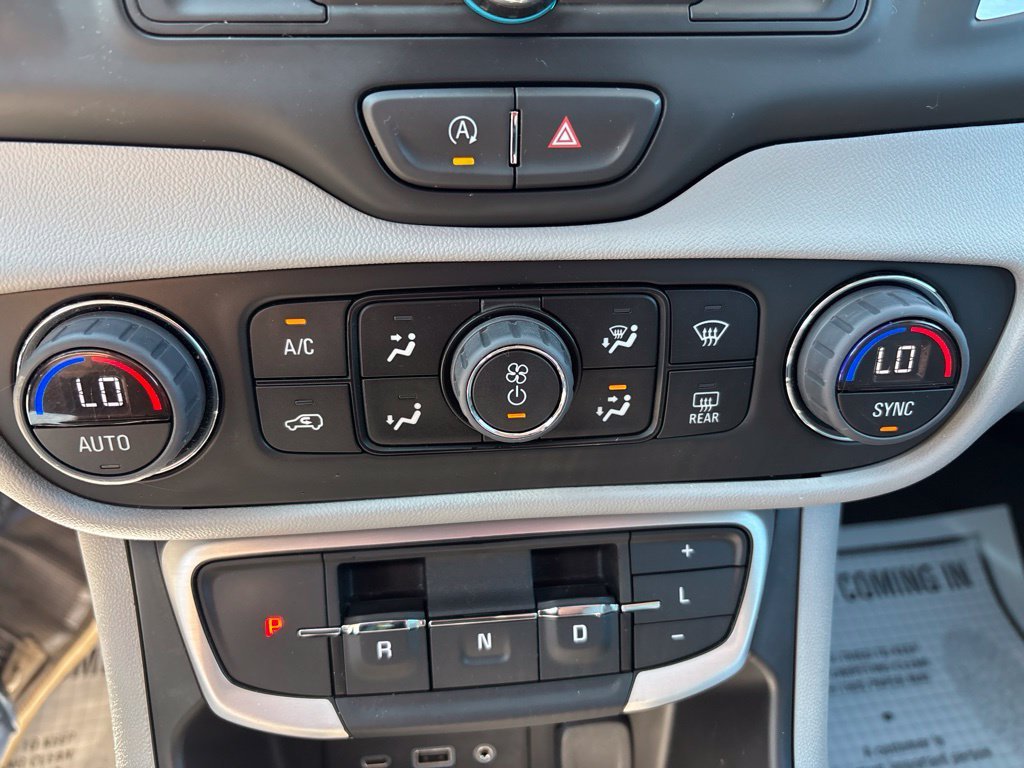 Used 2023 White GMC SLE image 29