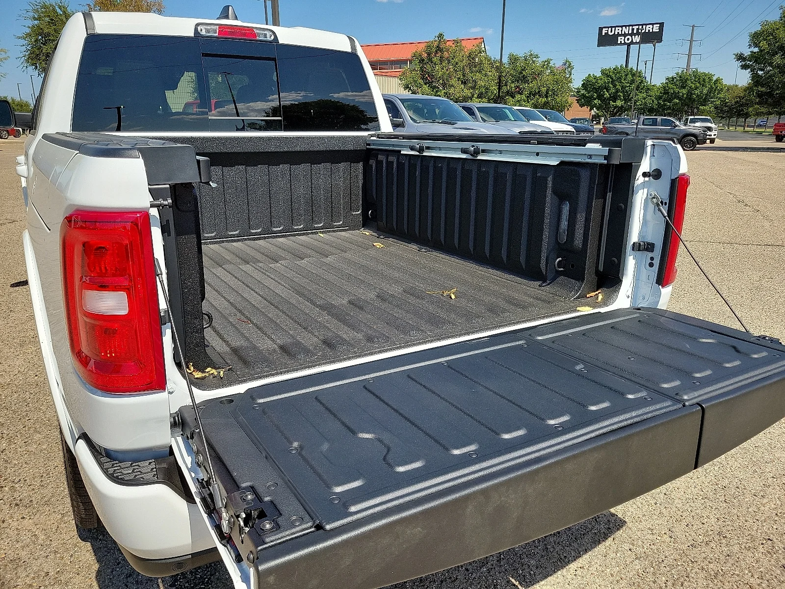 New 2026 PW7 Bright Whit Ram LARAMIE CREW CAB 4X4 5