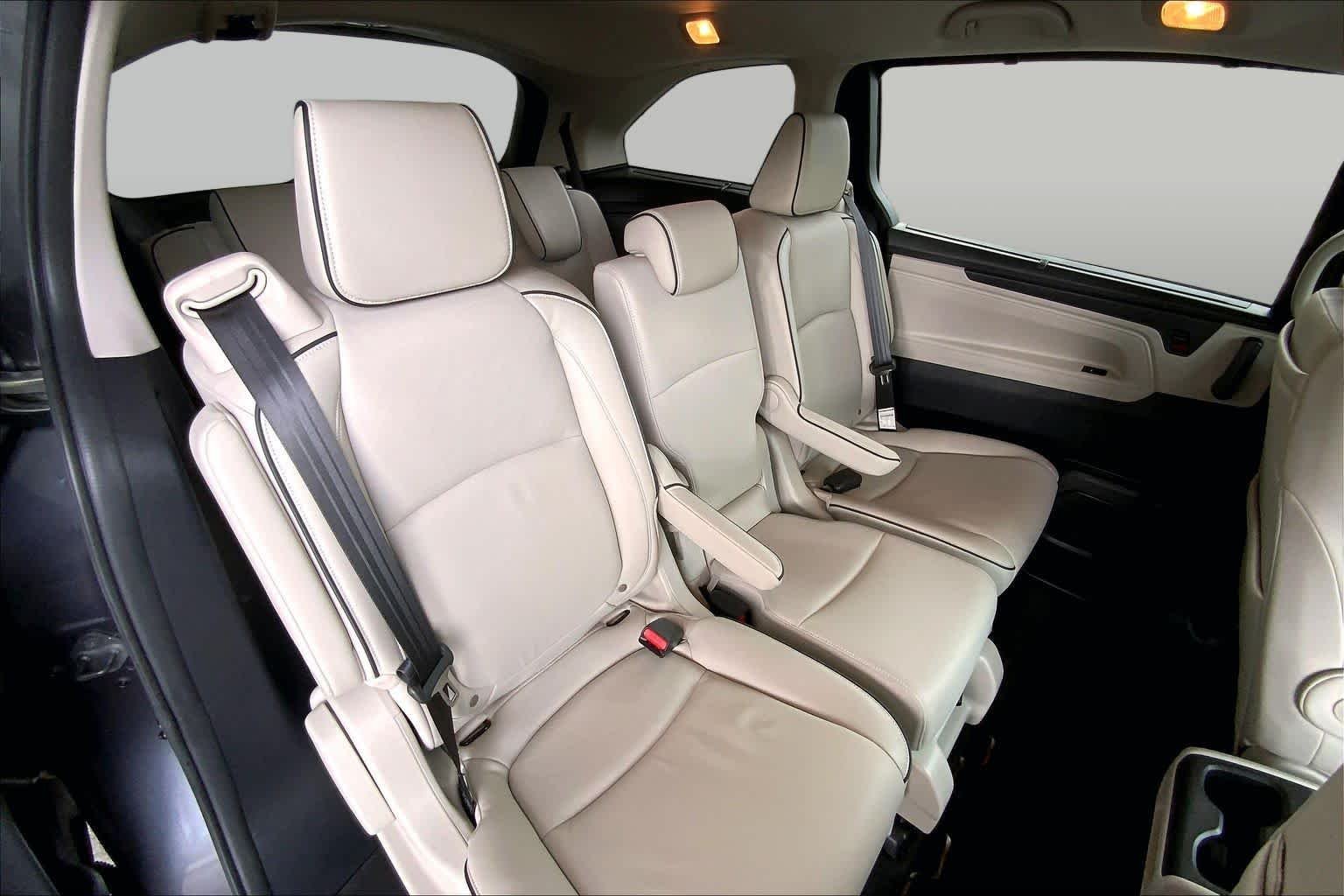 Used 2025 Modern Steel Metallic Honda Touring image 20