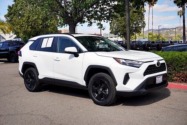 Used 2025 White Toyota XLE image 5