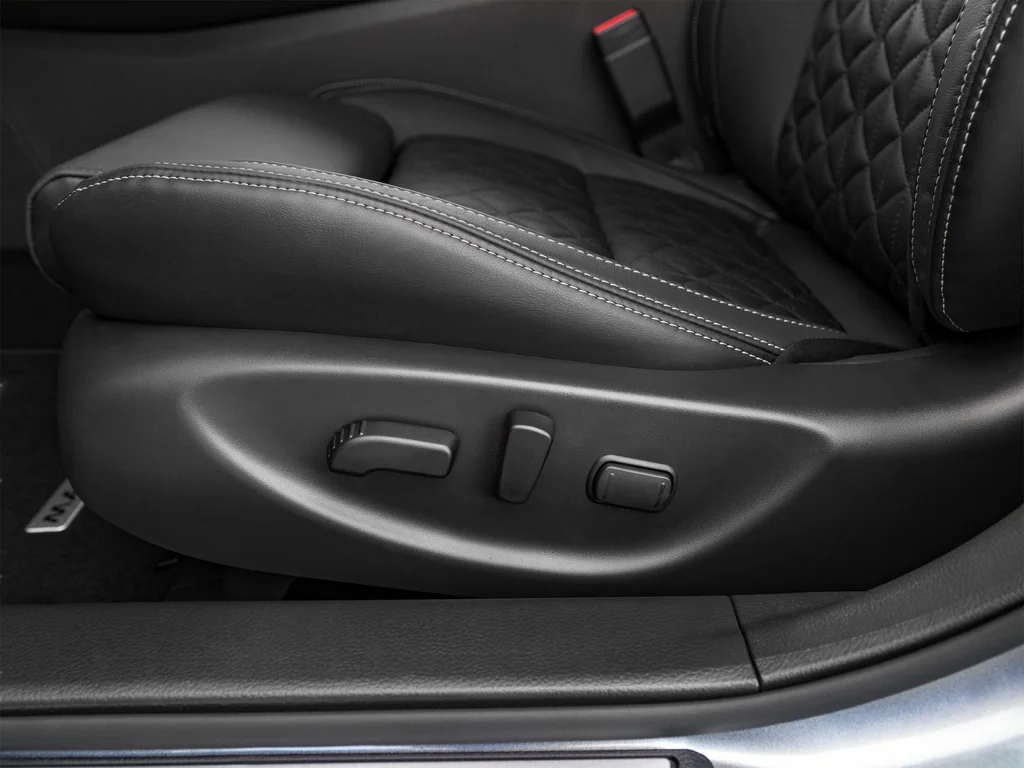 Used 2022 Gray Nissan Platinum image 21