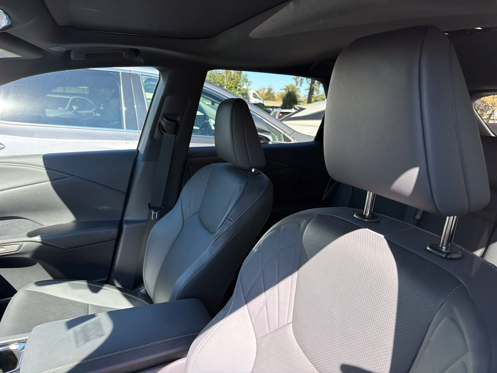 Used 2025 Eminent White Pearl Lexus 350h Premium image 8