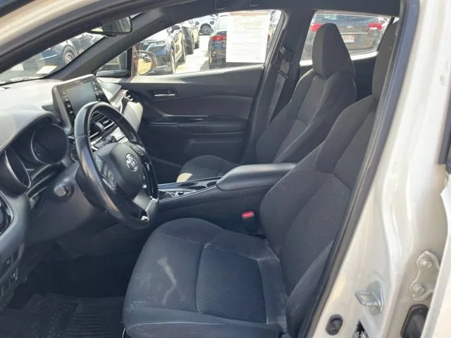 Used 2019 Blizzard Pearl w/Black Roof Toyota XLE image 12