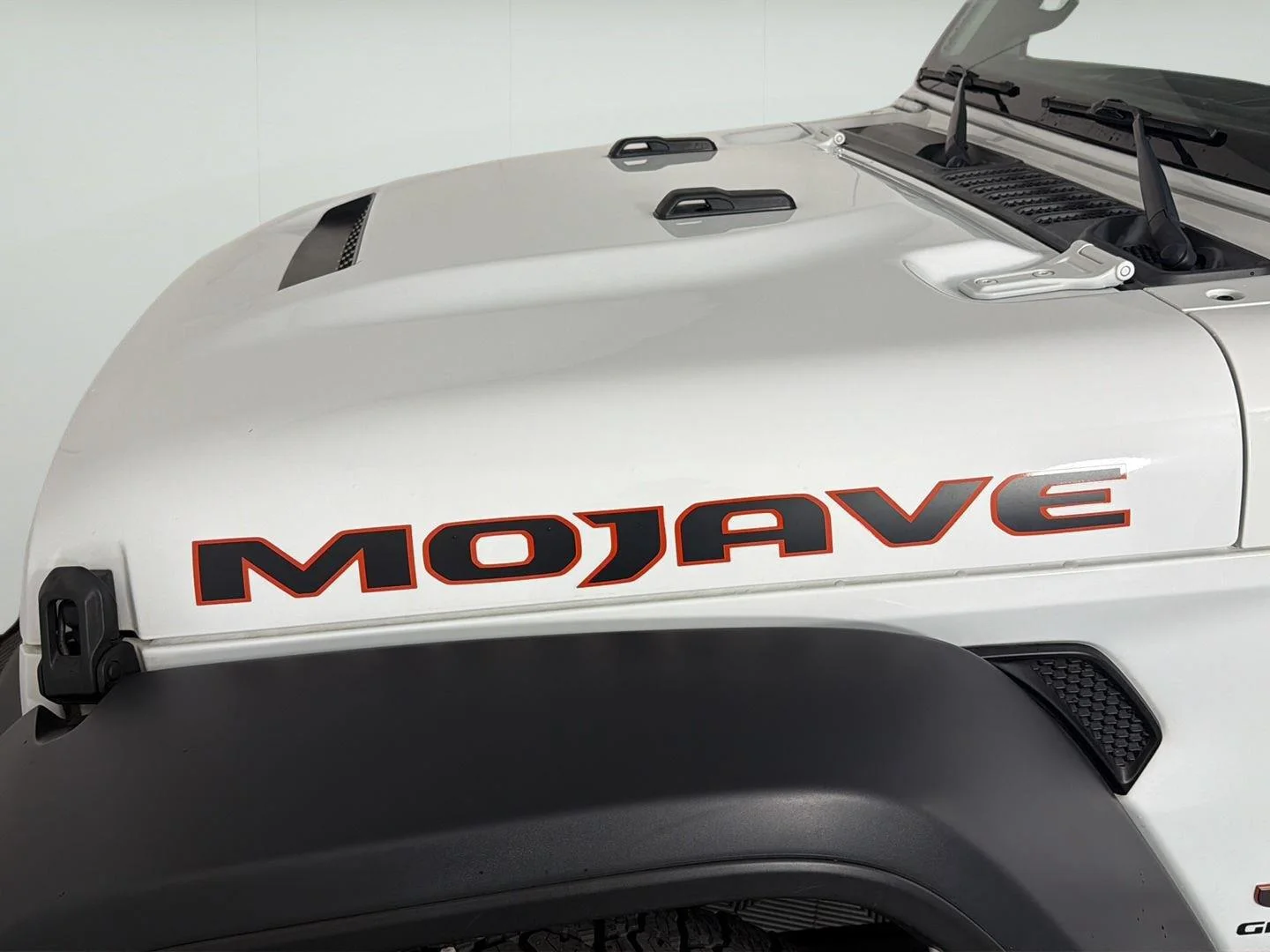 Used 2022 Bright White Clearcoat Jeep Mojave image 20