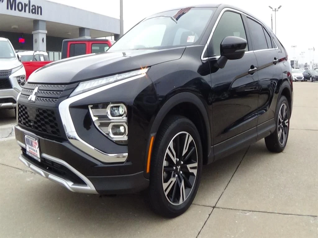 Certified Used 2024 Labrador Black Pearl (xl2) Mitsubishi SE image 2